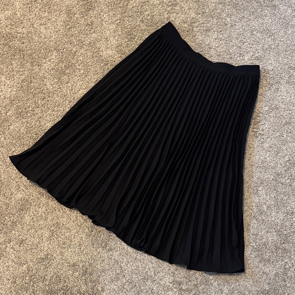Kate Kasin Black Pleated Midi Skirt – Size L – Flowy, Elegant & Stretch Waist